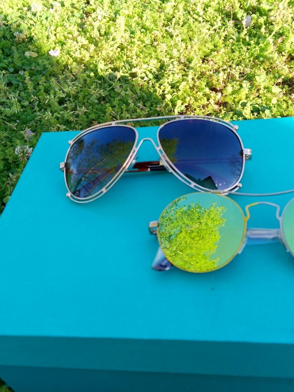 2 PR OF SUNGLASSES NEW IN PK HB